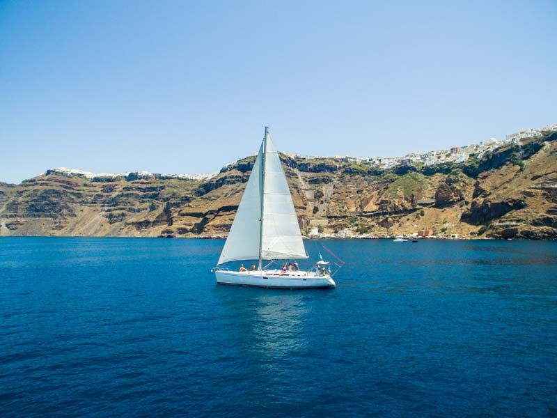 semi-private-morning-cruise-barca-sailing-santorini-cyclades.jpg